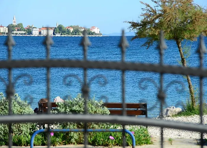 Lanterna Puntamika Apt. Near Beach