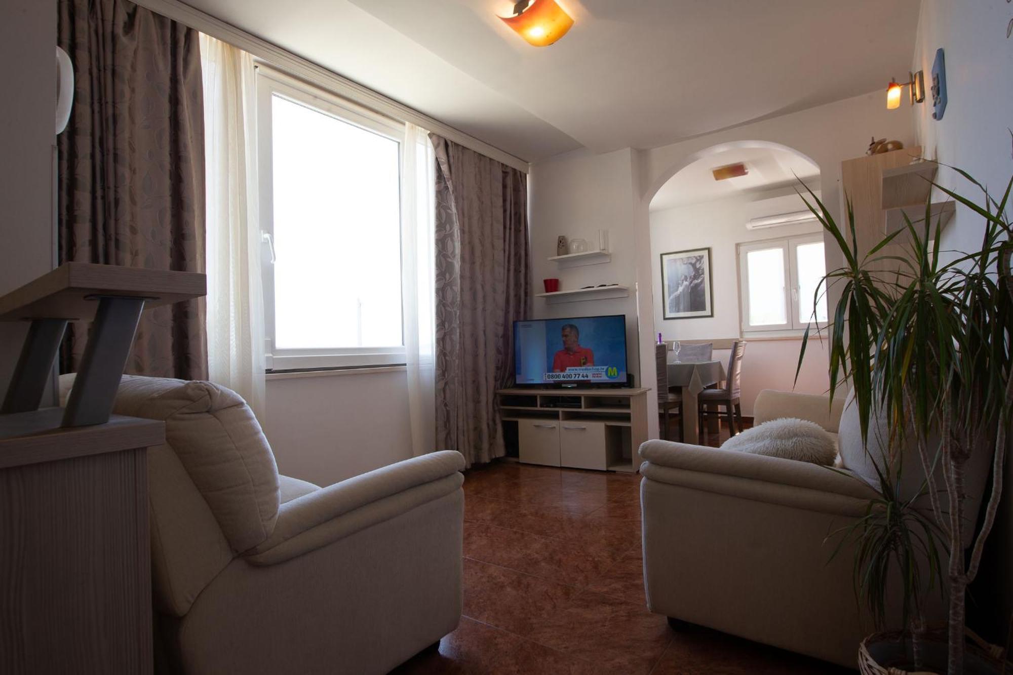 Lanterna Puntamika Apt. Near