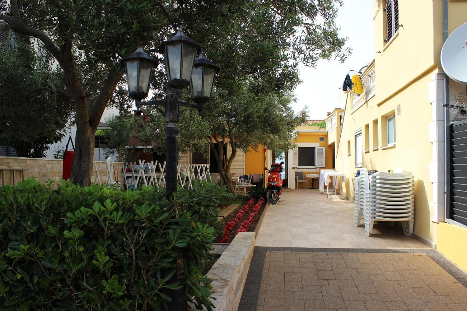 Lanterna Puntamika Apt. Near Apartament Zadar