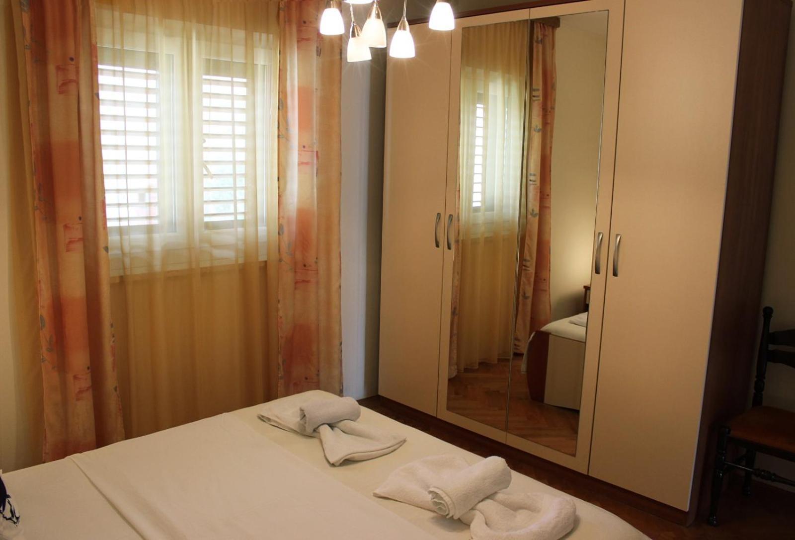 Lanterna Puntamika Apt. Near Apartament