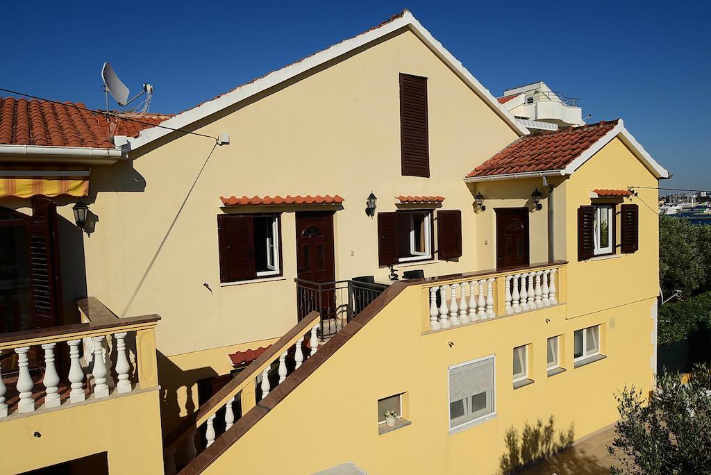 Lanterna Puntamika Apt. Near